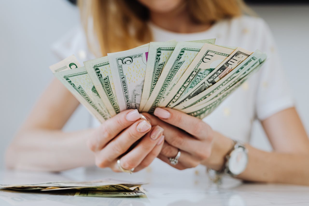 Cum îți crești veniturile fără să lucrezi mai mult – Strategii de optimizare business